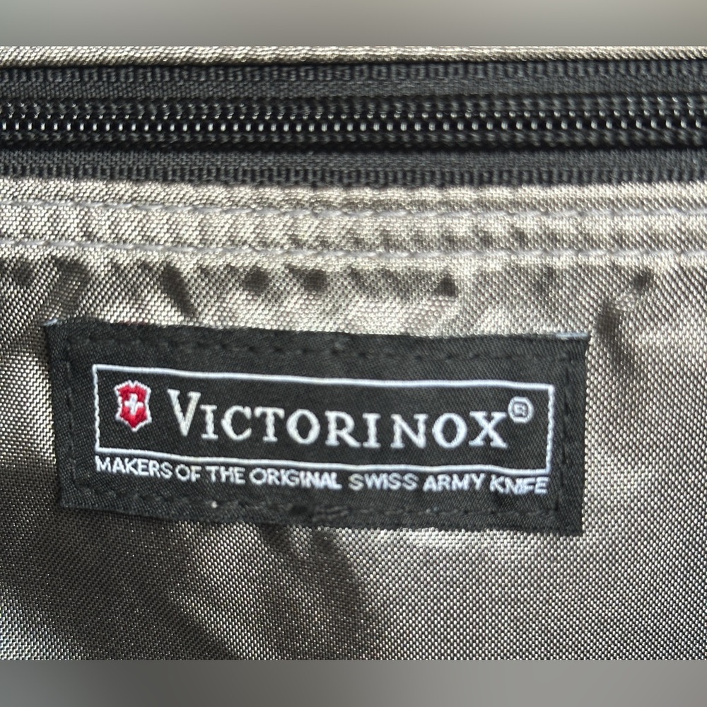 Victorinox Swiss Army Black Travel Duffle Bag - Unisex, Weekender Bag - Picture 3 of 16